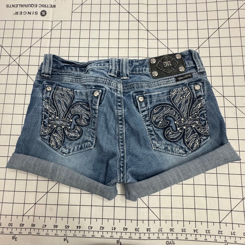 Miss Me JP5315B Fleur De Lis Rhinestone Embellished Denim Shorts Blue Womens 31